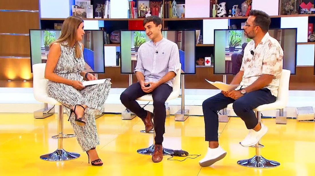 Jacob González Isa being interviewed on Canal Sur television